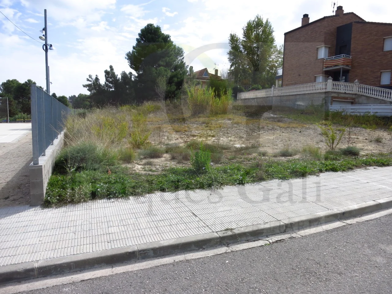 Parcela plana de 688 m² edificable