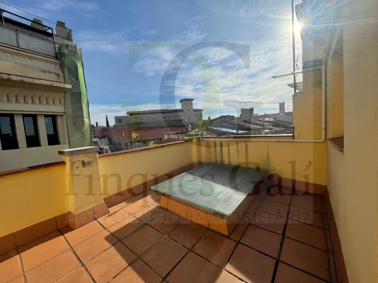 Renovated central penthouse with terrace