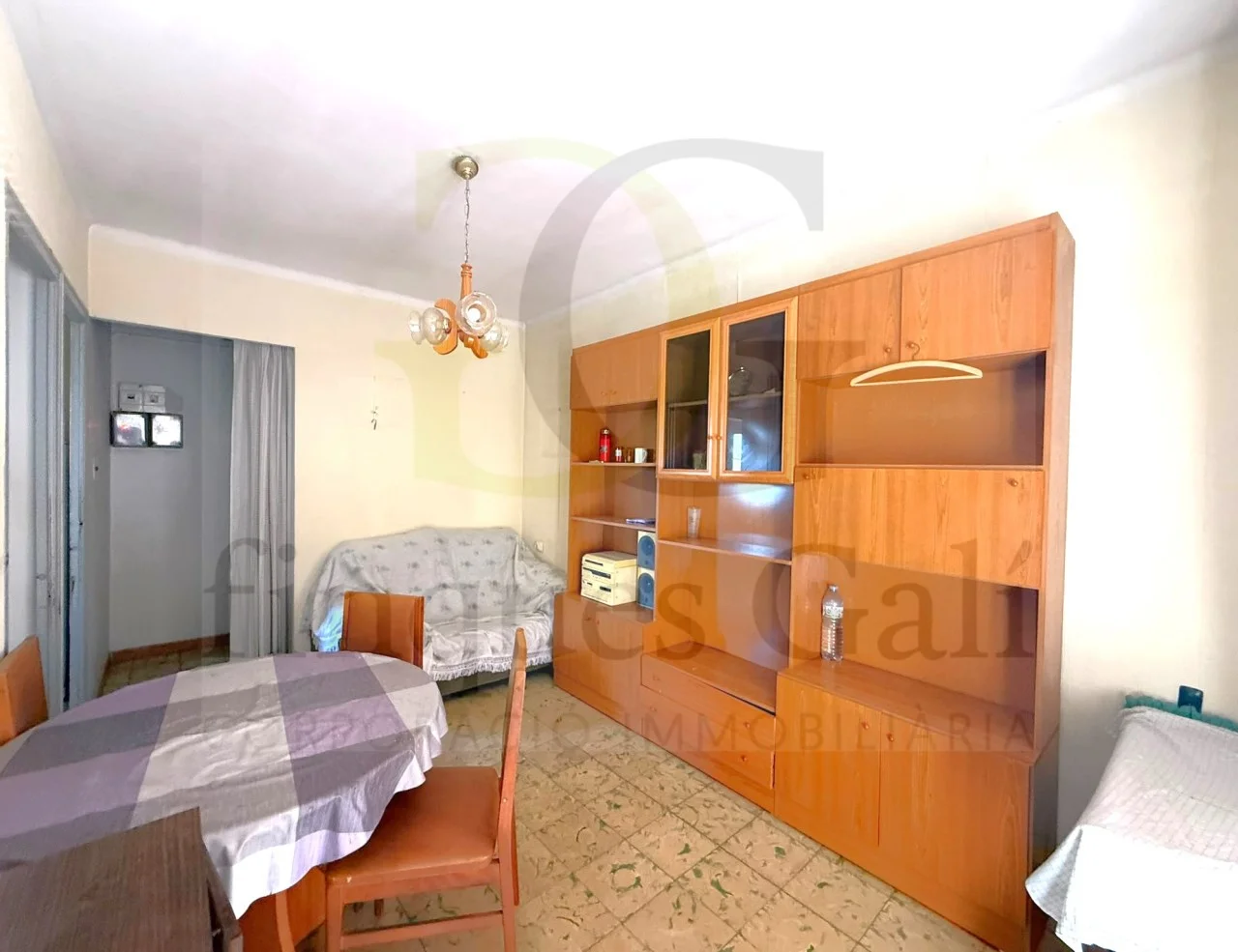 Piso de dos habitaciones con potencial