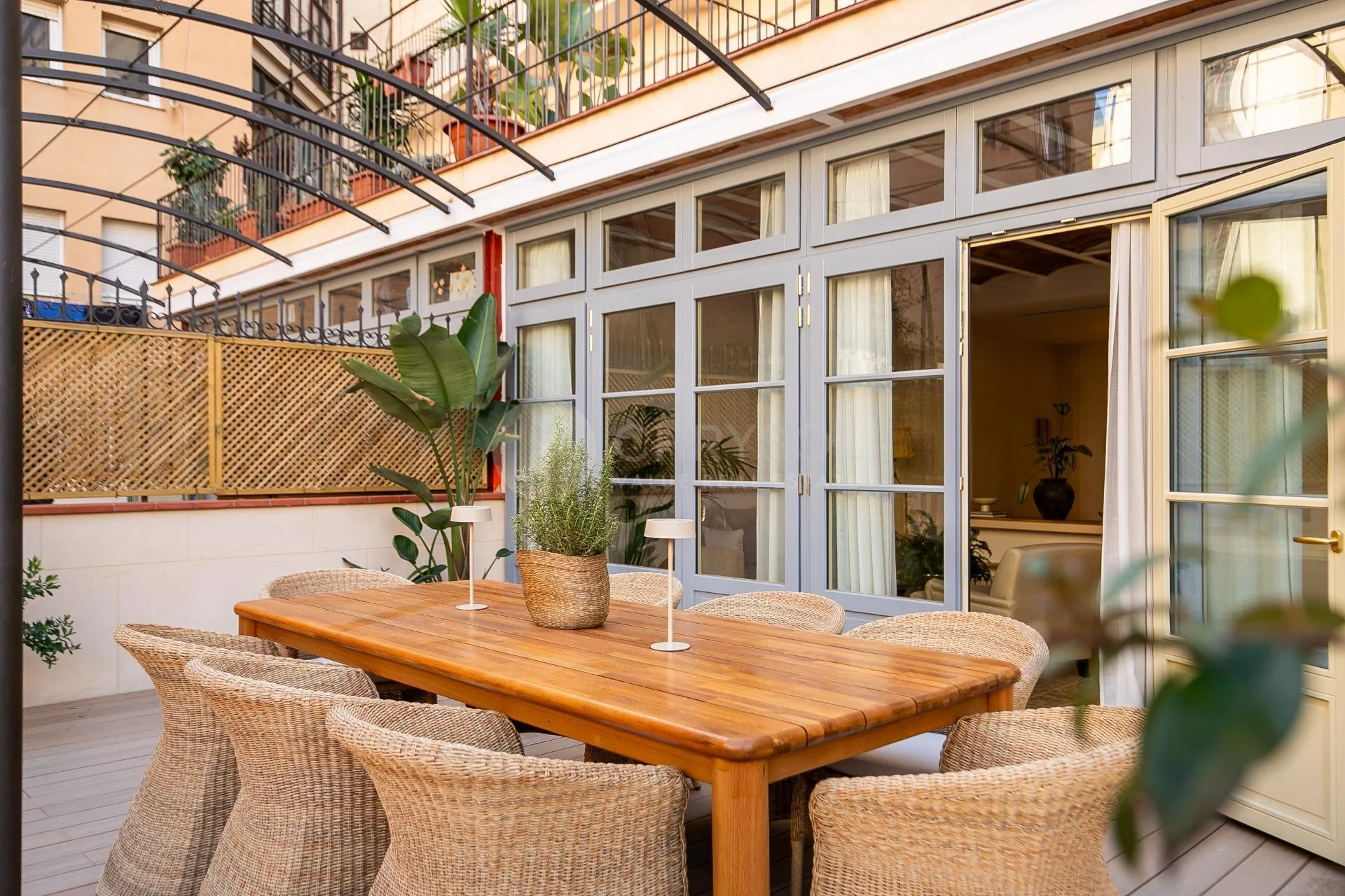 Piso reformado en Eixample, tres suites
