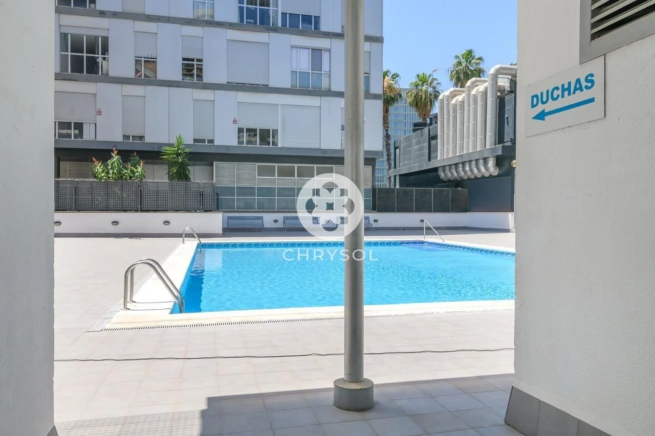 Piso luminoso de tres dormitorios junto a Plaza Cerdà