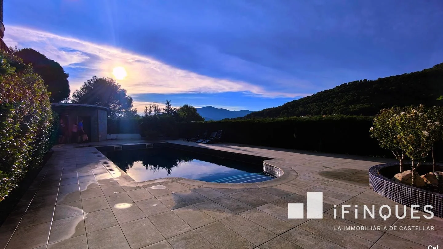 Torre de alto standing con piscina privada en Castellar del Vallès