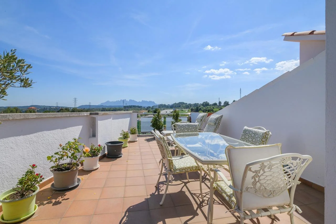 Casa reformada con dos viviendas independientes