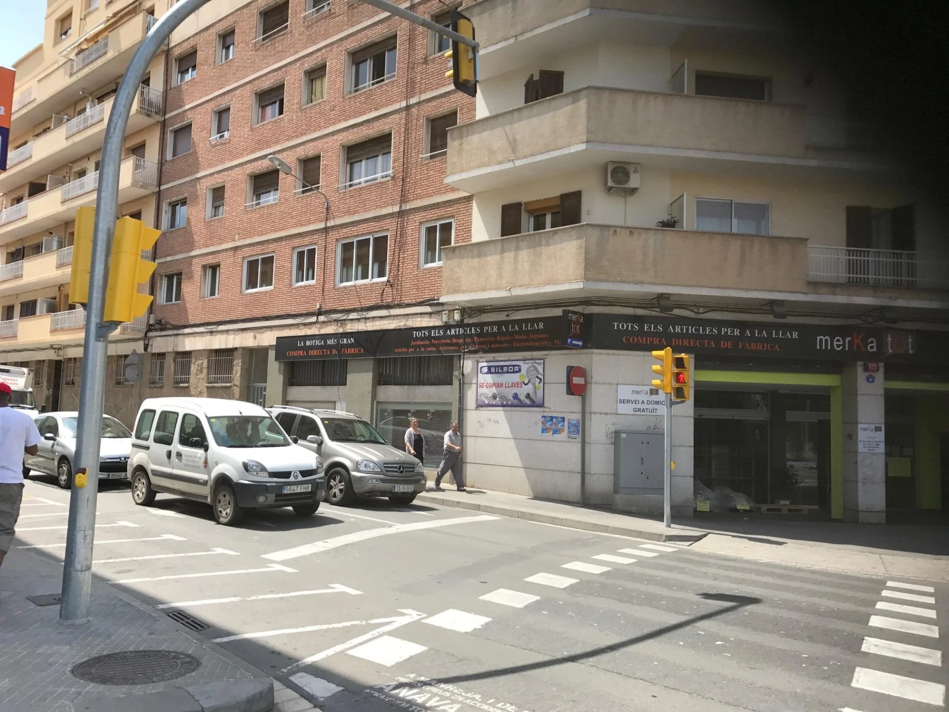 Tenanted 3,457 m² commercial premises