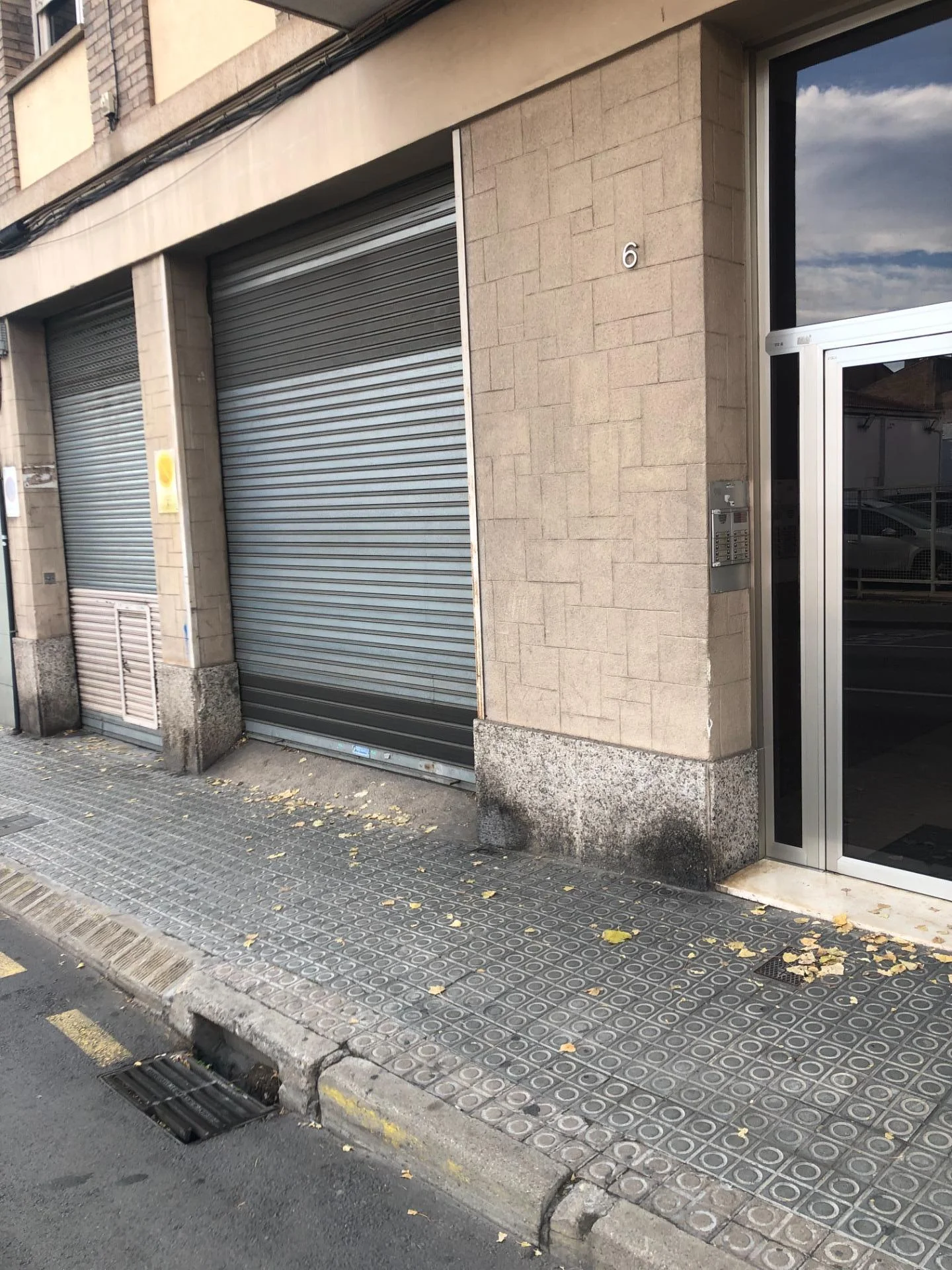 Local comercial en Manresa con seis plazas