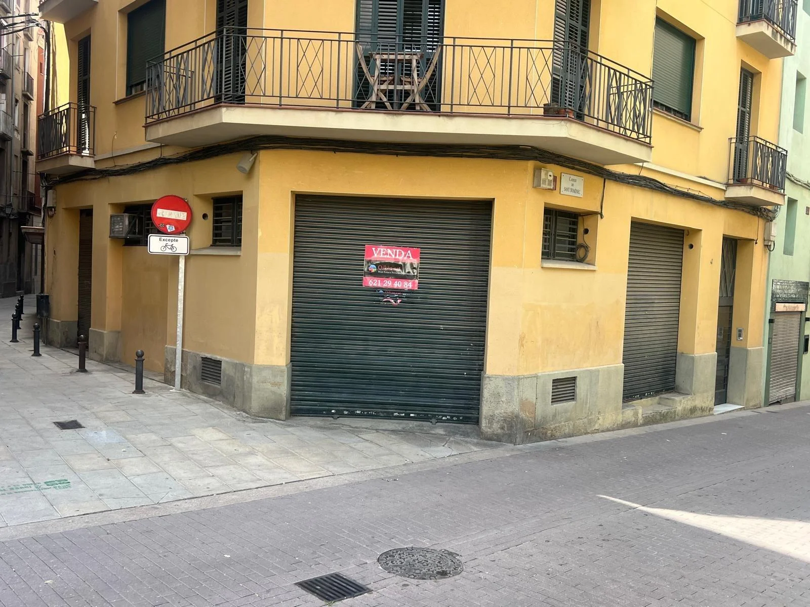 Commercial corner unit in Manresa Centre
