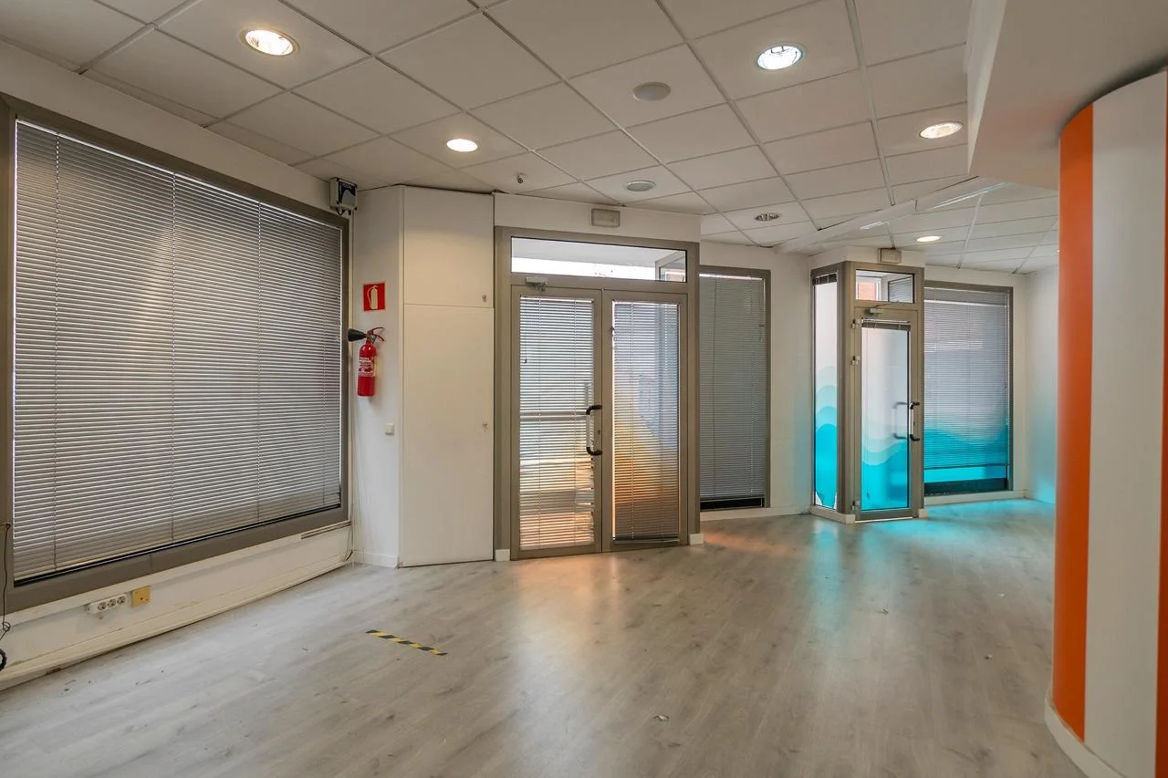 Good-condition commercial unit in Manresa