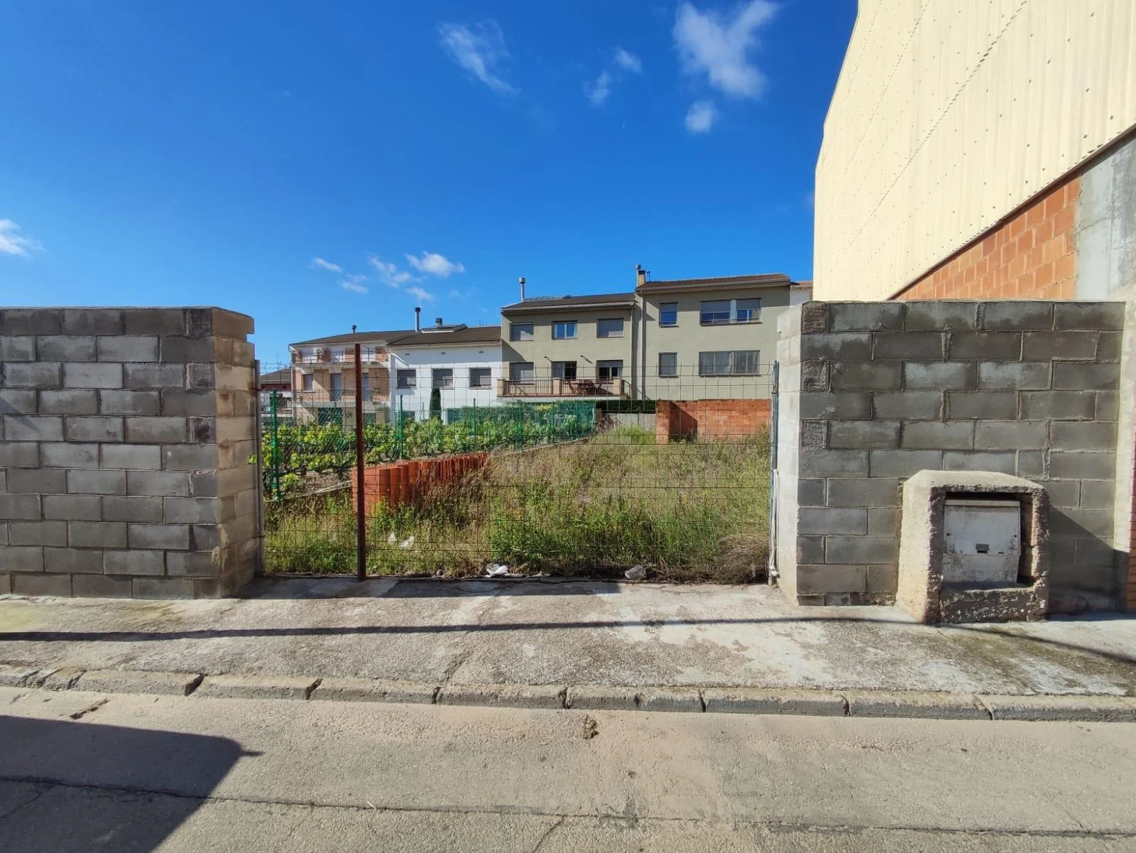 Urban plot in Sallent, 162 m²