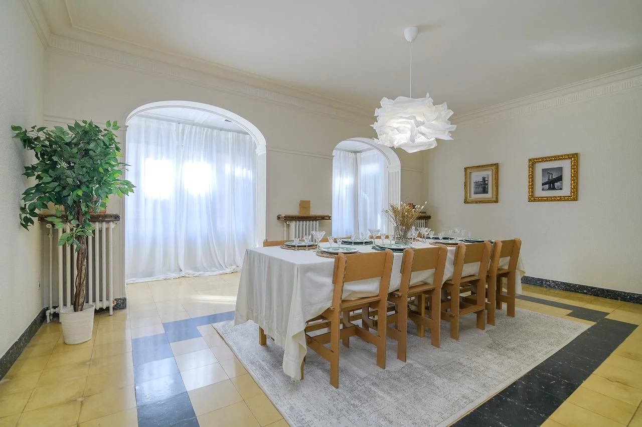 Spacious Manresa flat with private garden