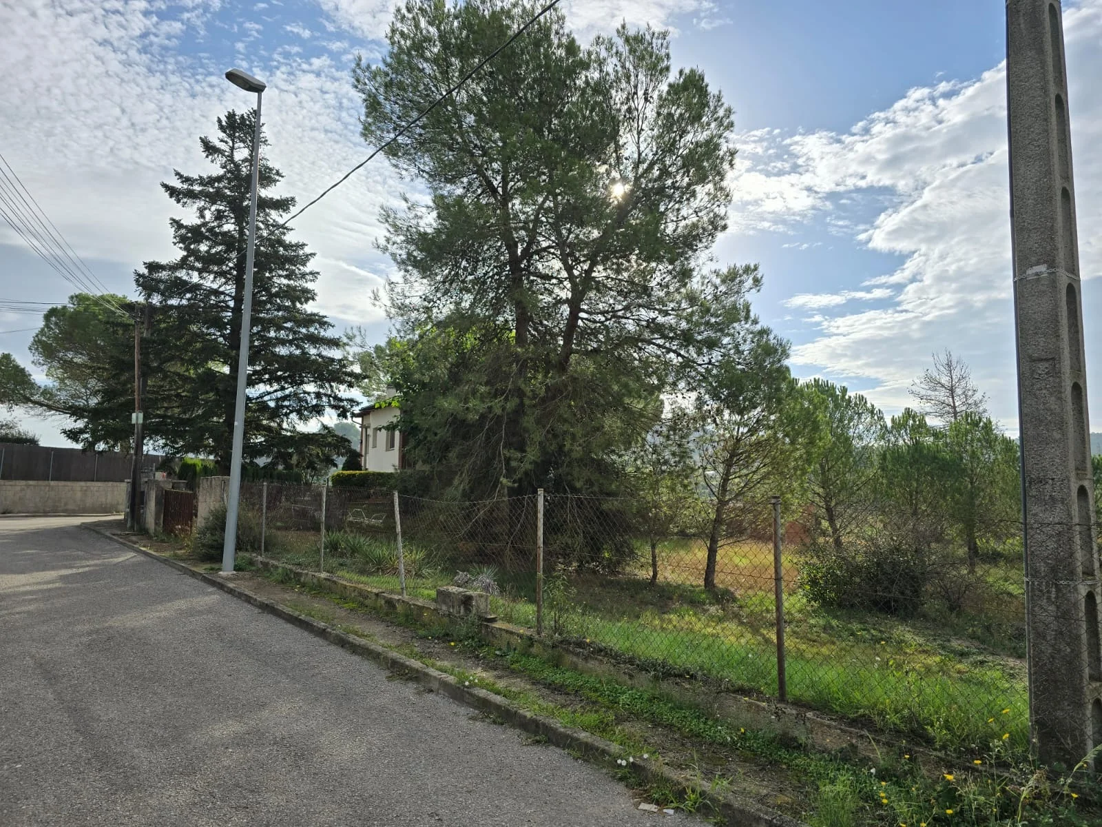 Solar llano para dos viviendas