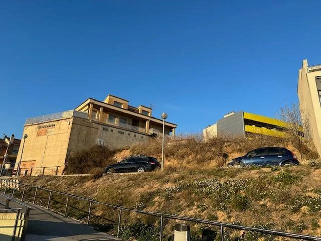 Solar urbano en Callús con potencial para 14 viviendas