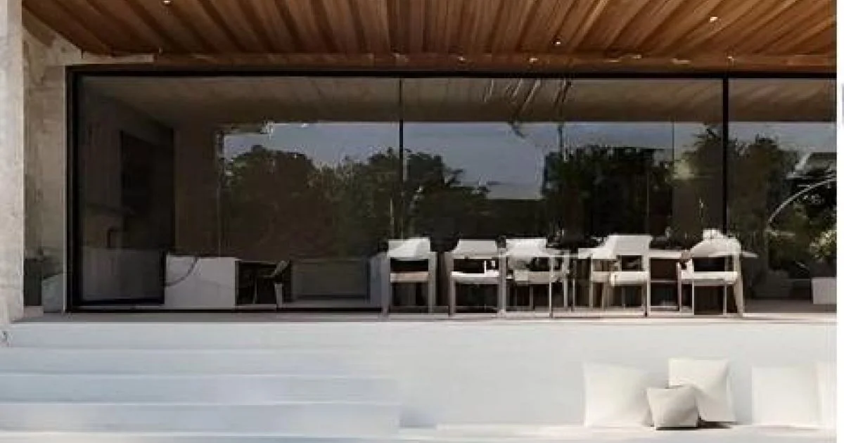 Off-plan villa near Vilanova beach
