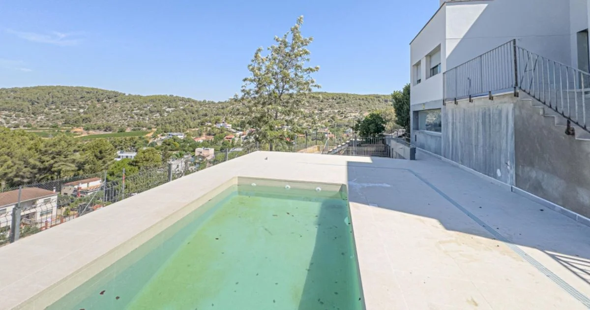 Villa en reforma en Mas Alba con piscina