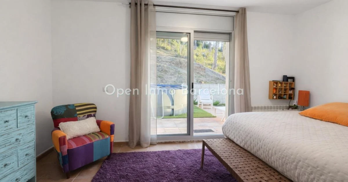 Villa con piscina y loft alquilado