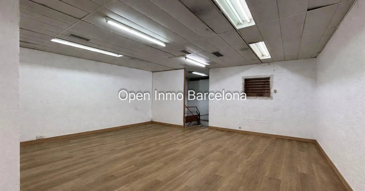 Amplio local comercial cerca del metro