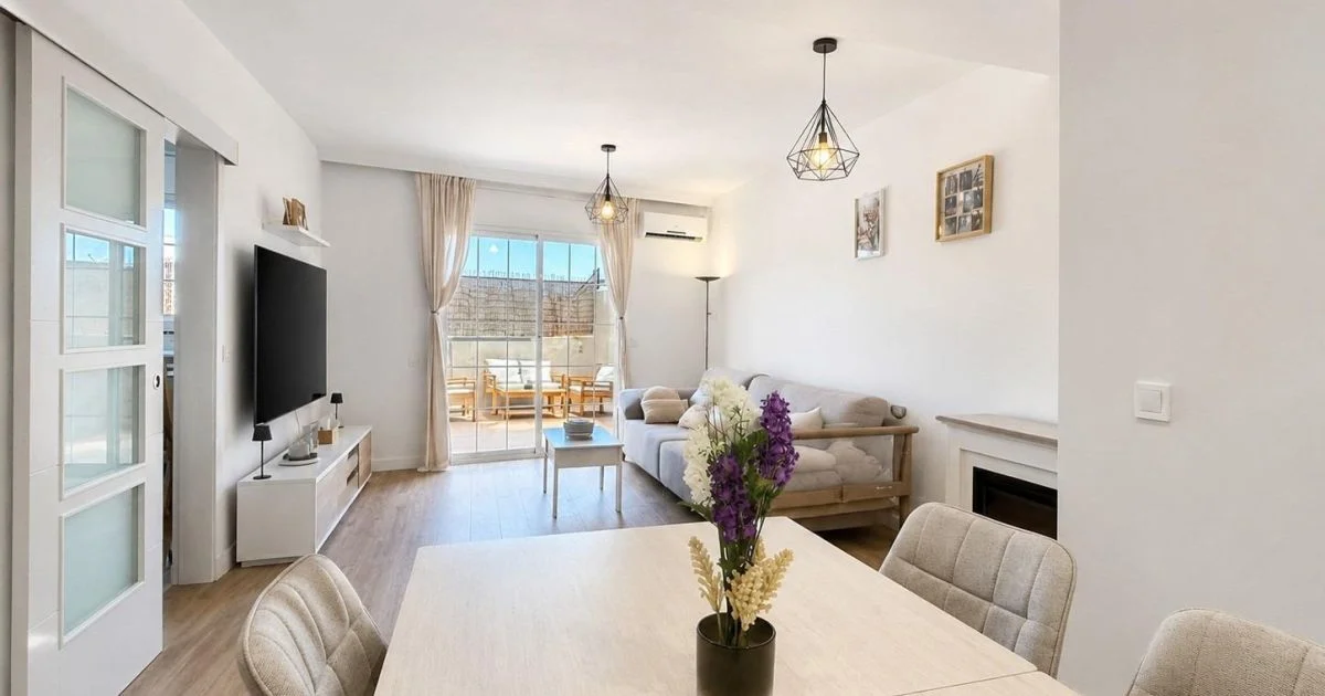 Semi-detached villa with terrace