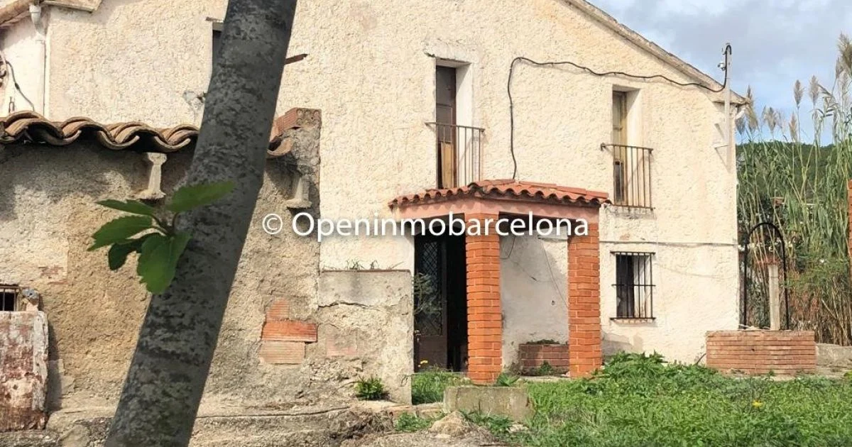 Masía con parcela de 3.386 m²
