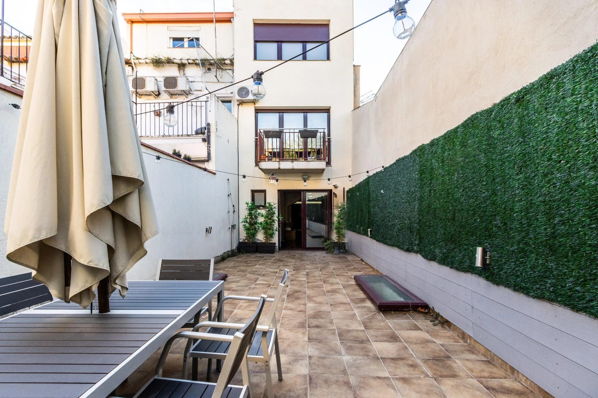 Centre Sabadell townhouse with four bedrooms