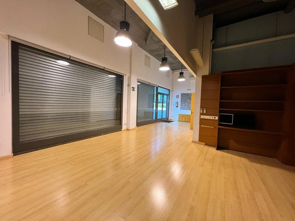 Local comercial reformado en Covadonga, Sabadell