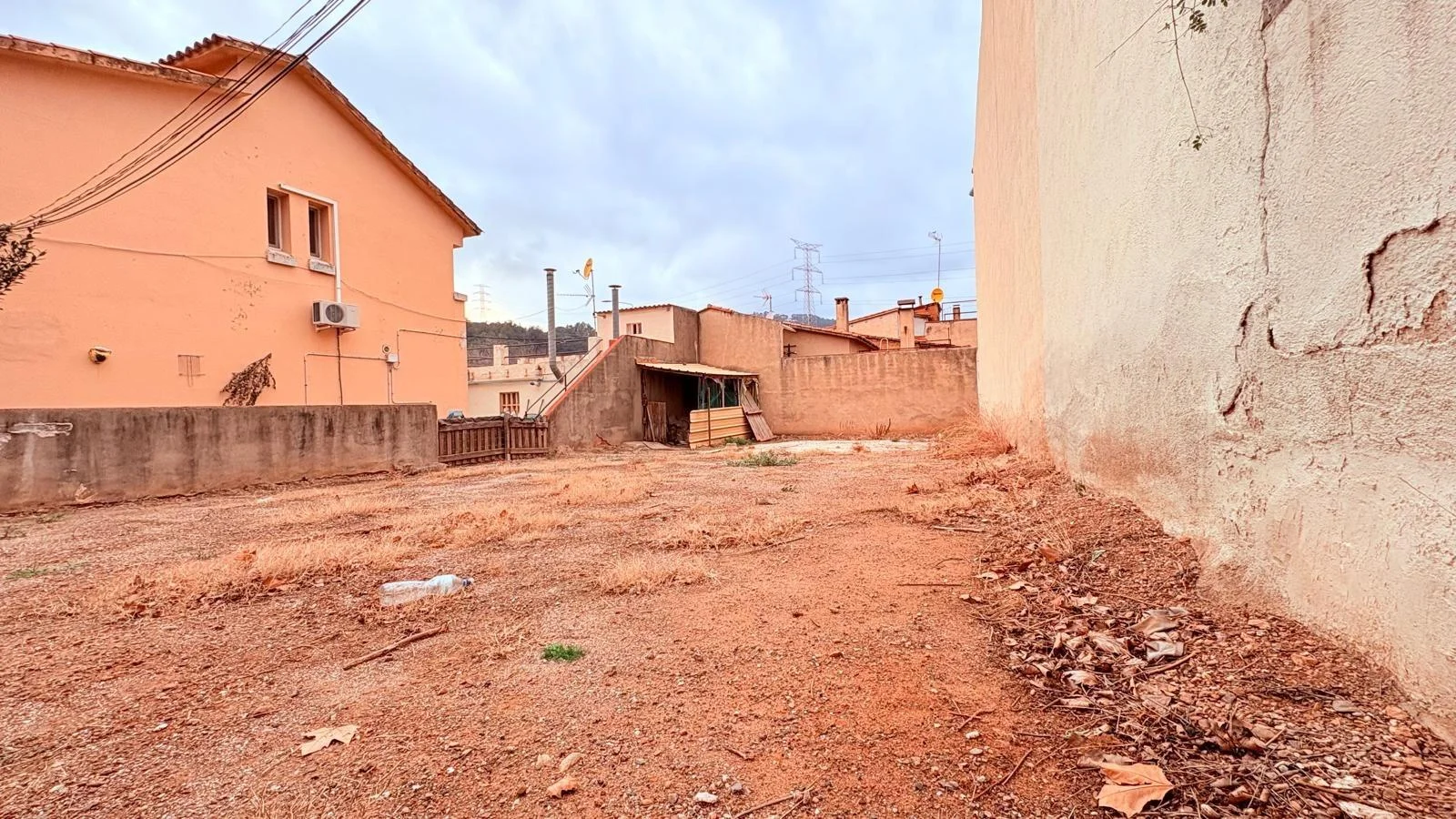 Urban plot in Castellar, 186 m²