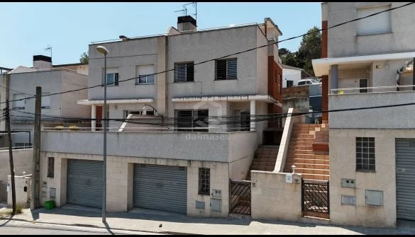 Four-bedroom townhouse with large garden
