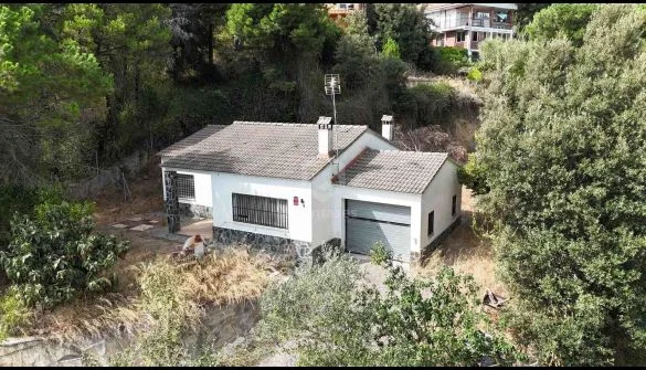 Chalet para reformar en Dosrius, parcela de 880 m²