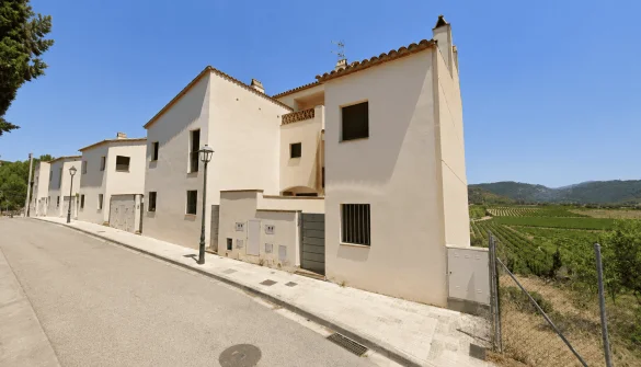 Casa adosada de cuatro dormitorios con jardín privado