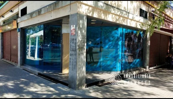 Local comercial de dos plantas y 185 m² en Cerdanyola