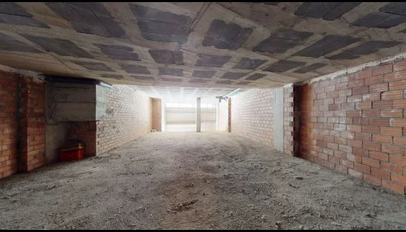 Local comercial en bruto junto a FGC