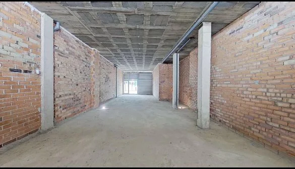 Local comercial con doble acceso