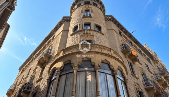 Central penthouse with rooftop development rights