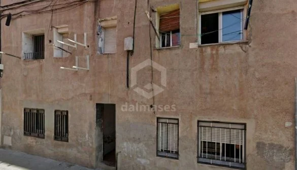 Piso en subasta en Can Salvi, cuatro habitaciones