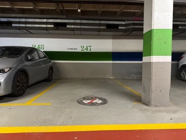 Plaza de parking grande en Eix Macià