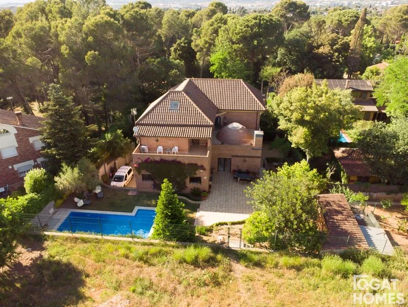 Private Valldoreix villa, 593 m², pool