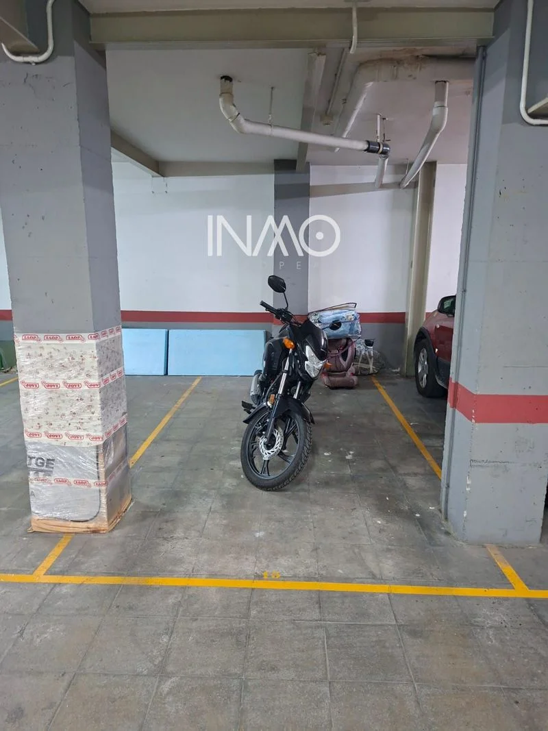 Motorcycle or small-car space in Rubí