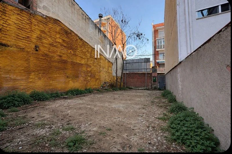 Urban Rubí plot with five-home potential