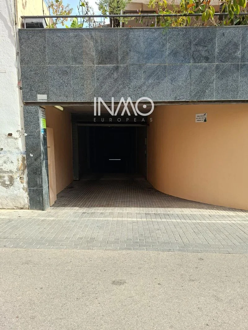 Large accessible garage in Mercado