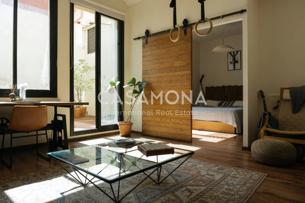 Loft renovado en Gràcia con terraza privada