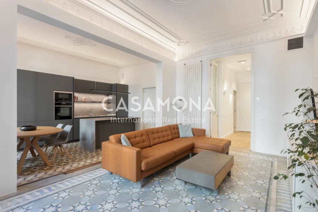 Apartamento reformado en Eixample con balcón