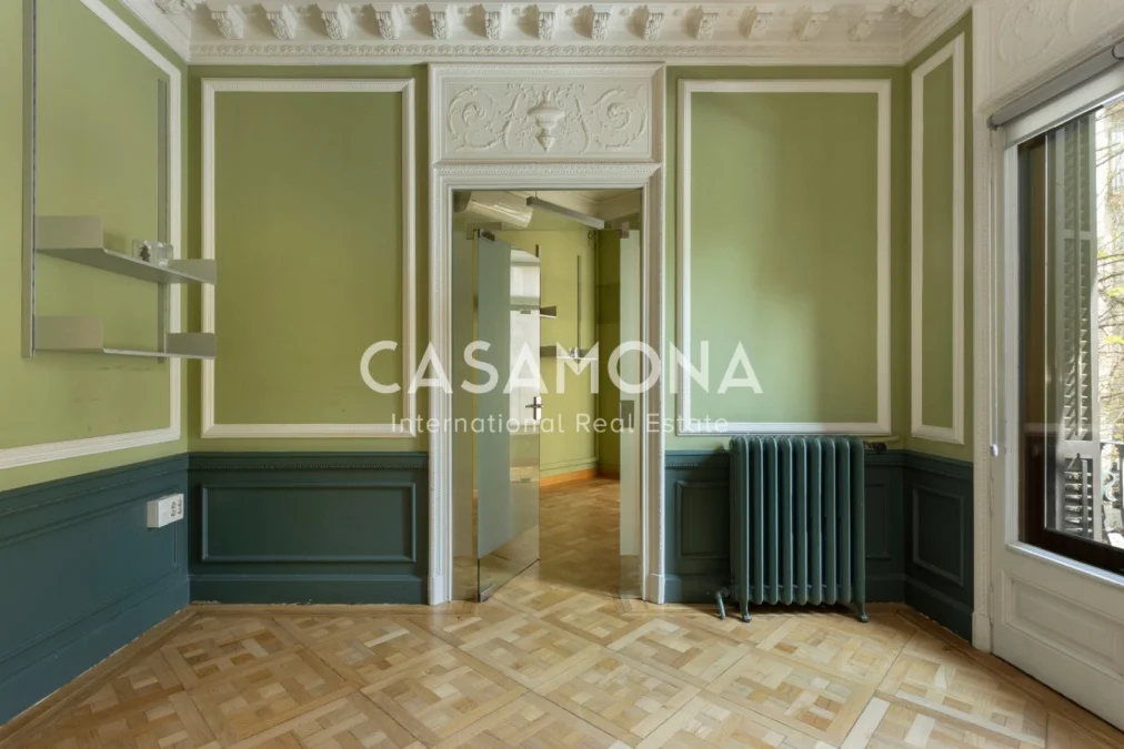 Piso en Eixample con cinco habitaciones