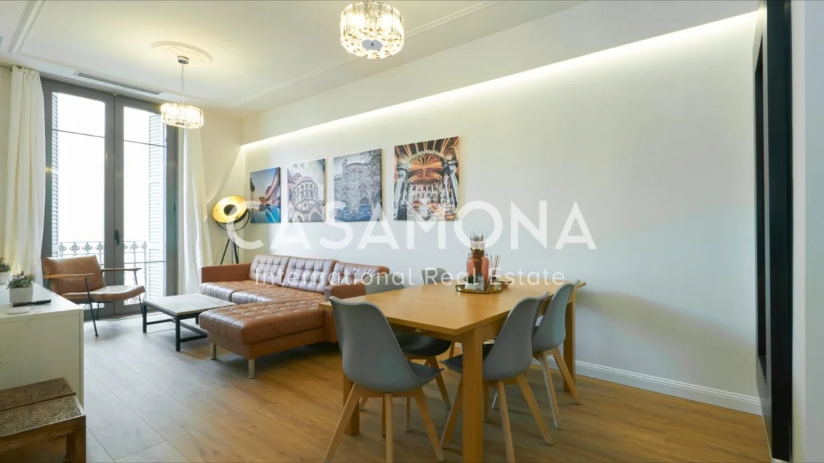Apartamento reformado en Eixample con licencia