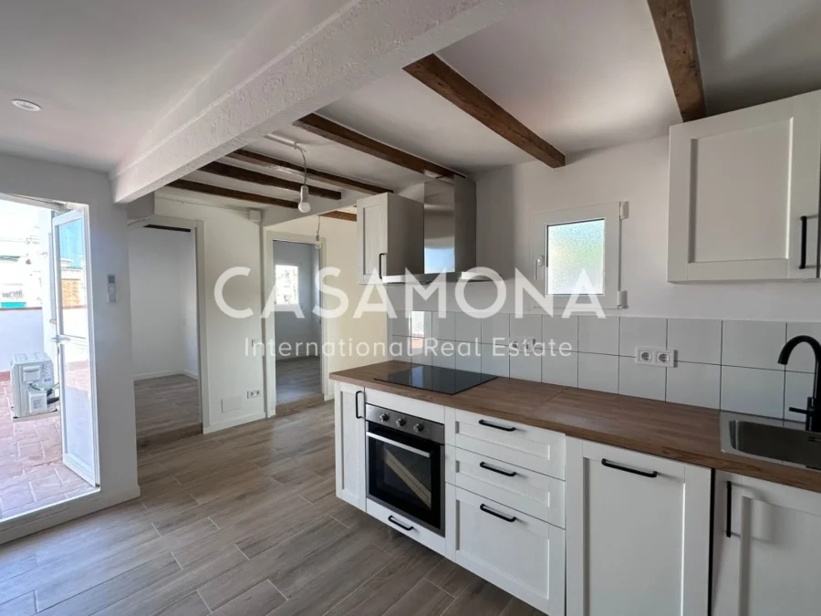 Renovated Poble Sec penthouse, two bedrooms