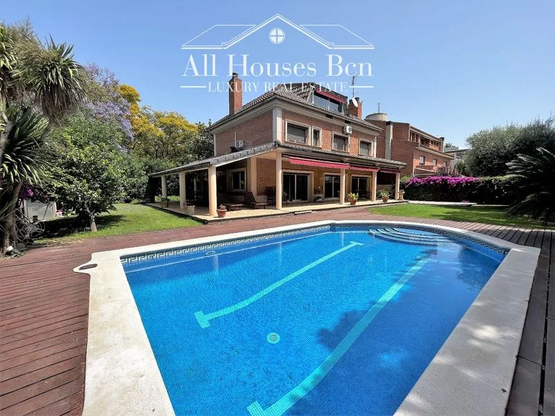 Casa independiente en Ciutat Diagonal con piscina