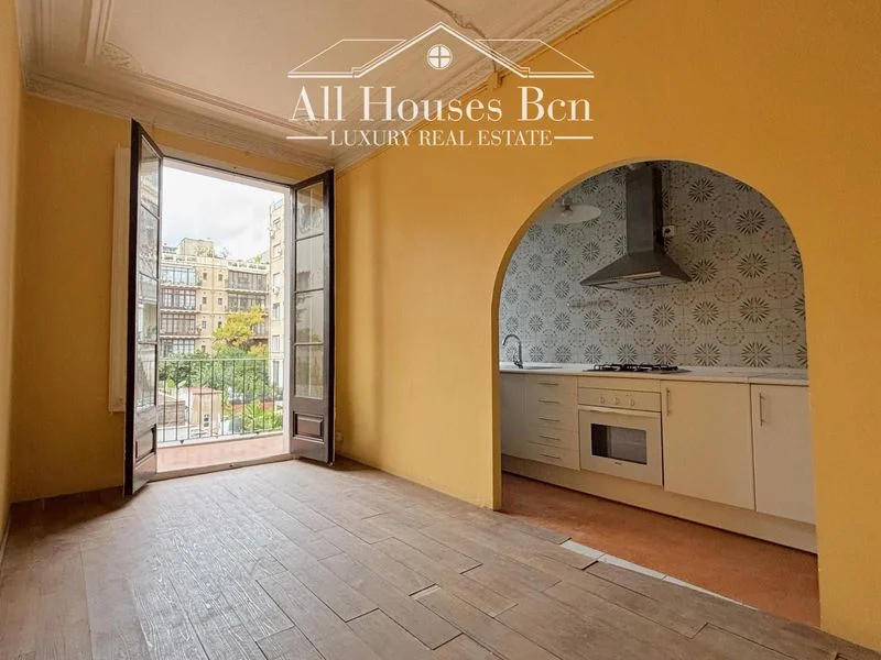 Renovation flat in Eixample with terrace