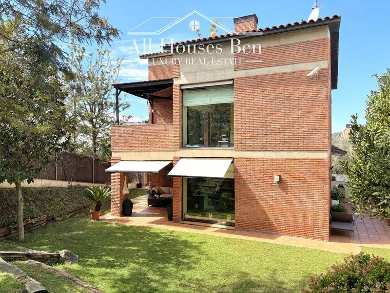 Casa de cinco dormitorios en La Miranda