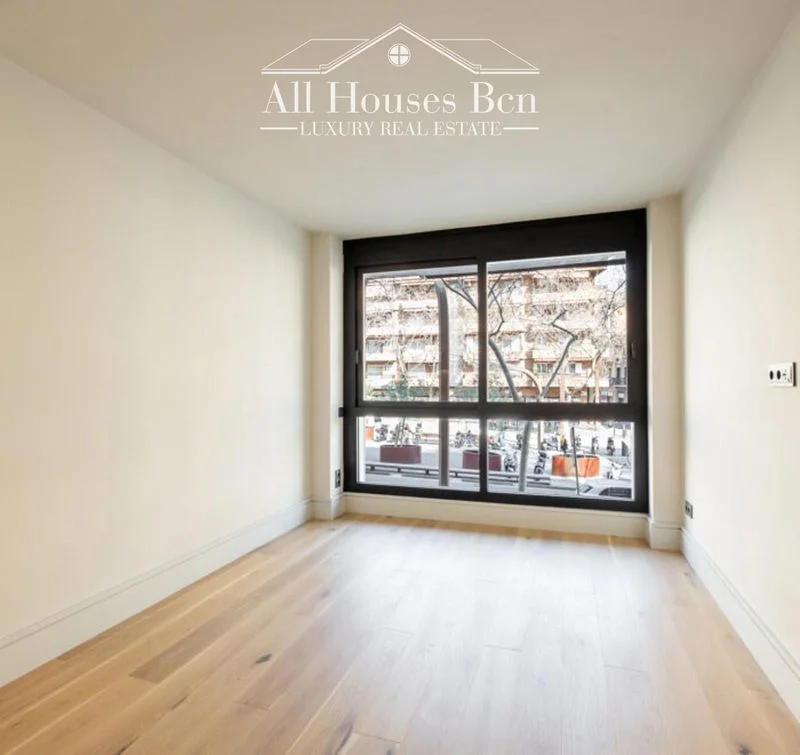 Piso nuevo en Sants con terraza privada