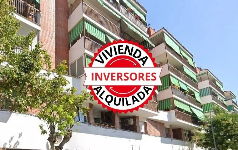 Piso alquilado de cuatro habitaciones junto a Plaça Catalunya