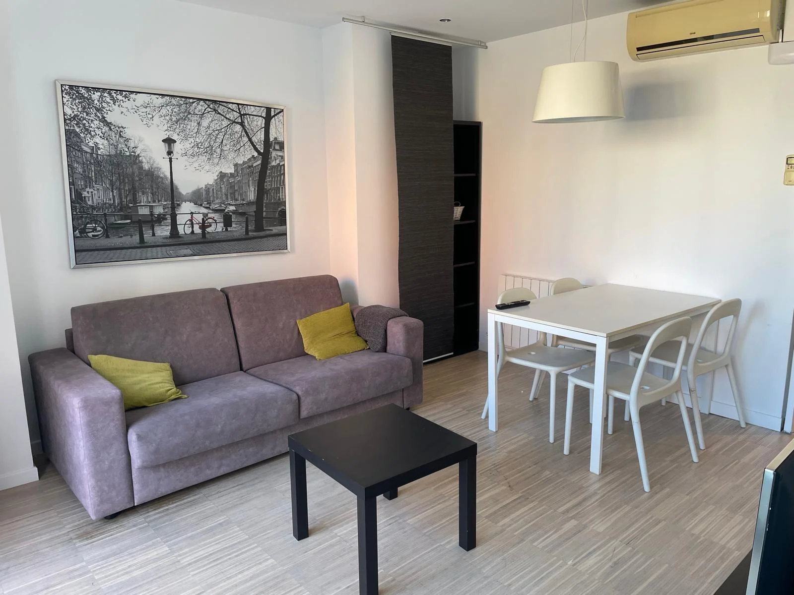 Piso en Gràcia con balcón y un dormitorio