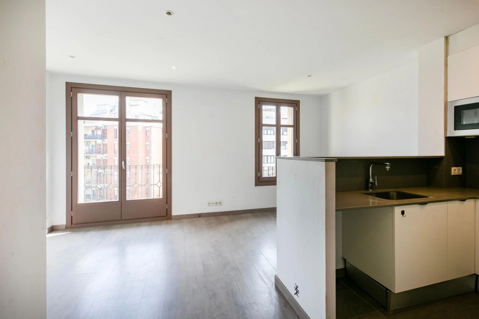 Barcelona flat with conflicting layout data