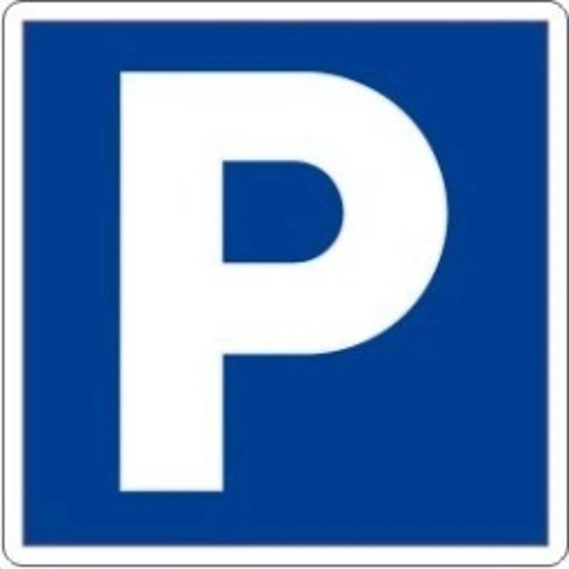 Plaza doble de parking en el centro